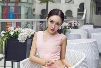 AISS爱丝(黄金版) – 高清图库：女骑士西雅，性感与坚韧兼备，恶搞满分。