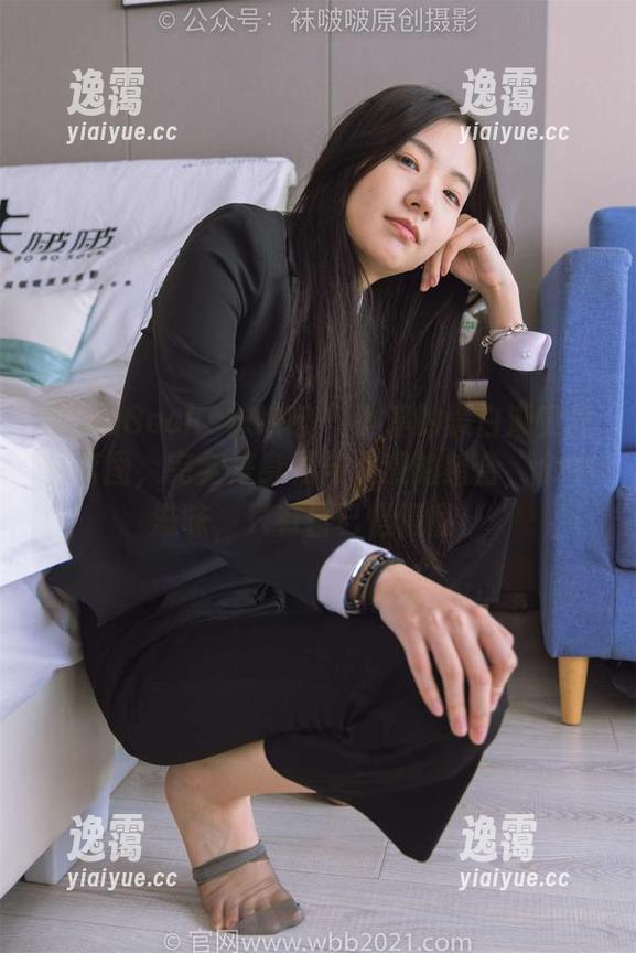 BoBoSocks袜啵啵 - 小淳的黑白渐变丝袜套图，完全是身材与浪漫的结合，个中滋味，只有自己慢慢品！