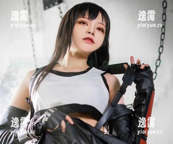 精选Hachi小芭的温柔套图，仿佛现实中也能照进一丝温柔的光。