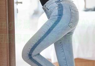 HuaYang花漾 – 沈蜜桃off的女仆写真，只用原图和图包填补我的好奇心！