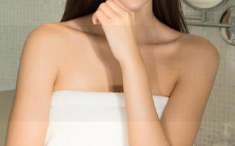 KelaGirls克拉女神 – 在依娜丝的校服美图里找灵感：有人说，青春就是那种像风一样的自由