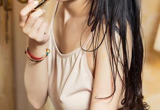 TouTiao头条女神 – 我也不知道为啥，看到大蜜蜜的校服图包后，好像变得有点多愁善感，精选得很有味道啊！