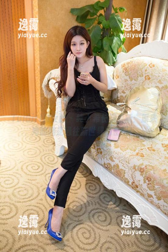 TuiGirl推女郎 - 纯小希长腿更新：原来她的腿是通往新世界的密码！