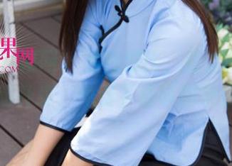 UGirls尤果网 – 黑白对比，张之龄的风情自动升级，免费下载等你来拿！