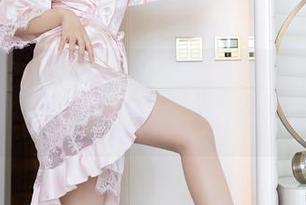 Xiuren秀人网 – Milk大萌的写真合集：剧情起伏，照片里的她有点‘戏’！
