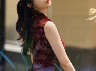 Xiuren秀人网 – 从未见过如此华丽的礼服，UU阿文的最新写真更新竟然让我有冲动想去租一身，就是不敢出门！
