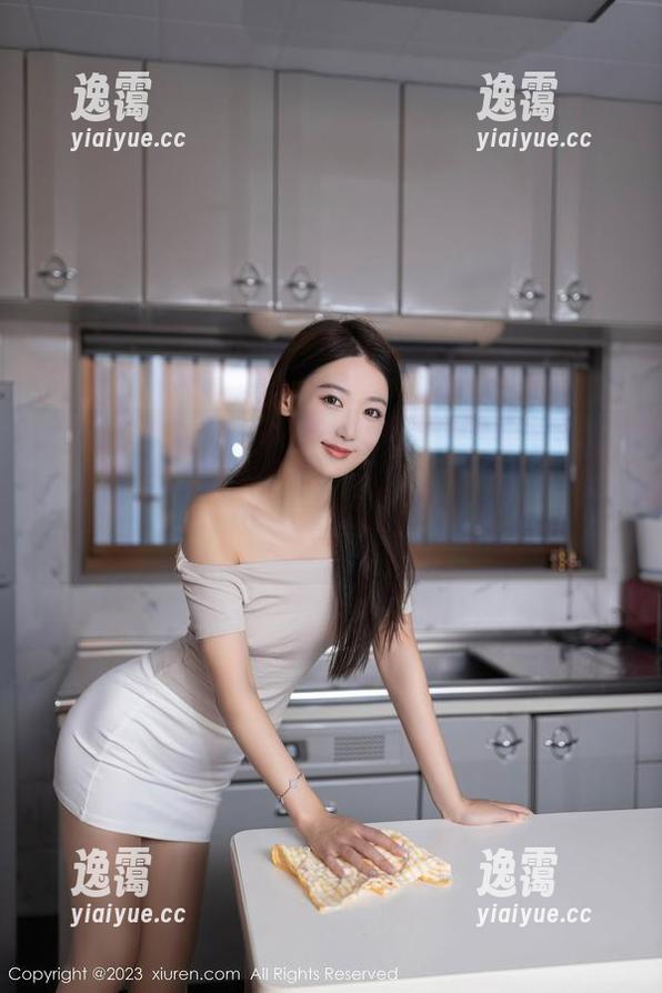 Xiuren秀人网 - 接受挑战！免费的孟狐狸FoxYini连衣裙图包，让你直面你的审美极限！