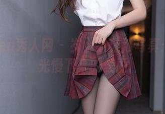 Xiuren秀人网 – 岁小岁泳池写真：当时光慢下来的美丽