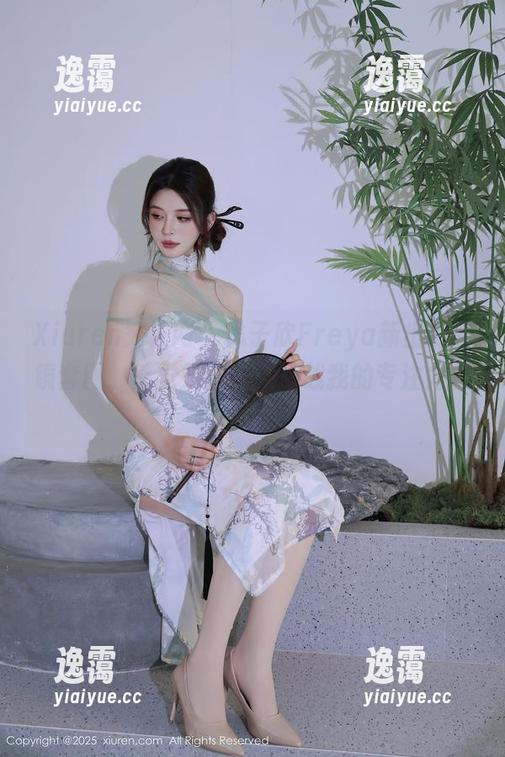 Xiuren秀人网 - 林子欣Freya新出的眼镜套图，感觉她就是在挑战我的专注力极限呢。