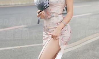 Xiuren秀人网 – 白浅浅穿上制服，私拍美图里的不一样的她，嘿嘿！