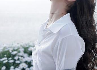 Xiuren秀人网 – 原图中的“程程程女神”，有种莫名的吸引力，脑海里好像有些画面在浮现