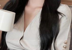 Xiuren秀人网 – 隐藏福利！绯月樱-Chery裸足私拍，快来感受那种微妙的吸引力。