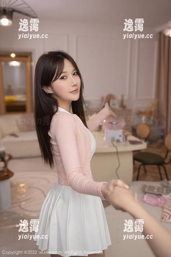 Xiuren秀人网 - 定制写真：芝芝booty与裤里丝的微妙碰撞