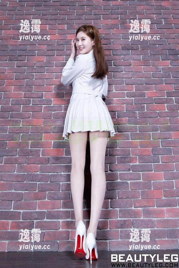 beautyleg - 当毛衣遇上Vanessa，图集里的每一帧都是一种‘懒散’的优雅！