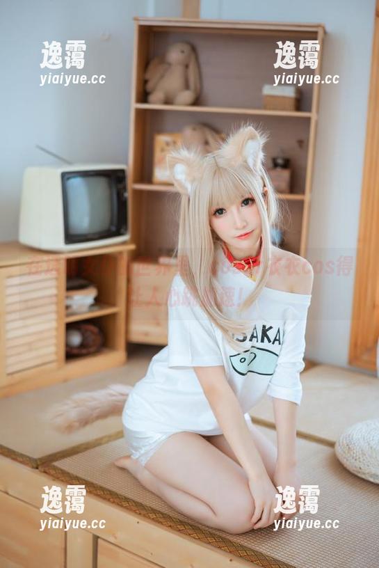 在透明女仆的世界里，coser衣衣cos得让人心跳加速！