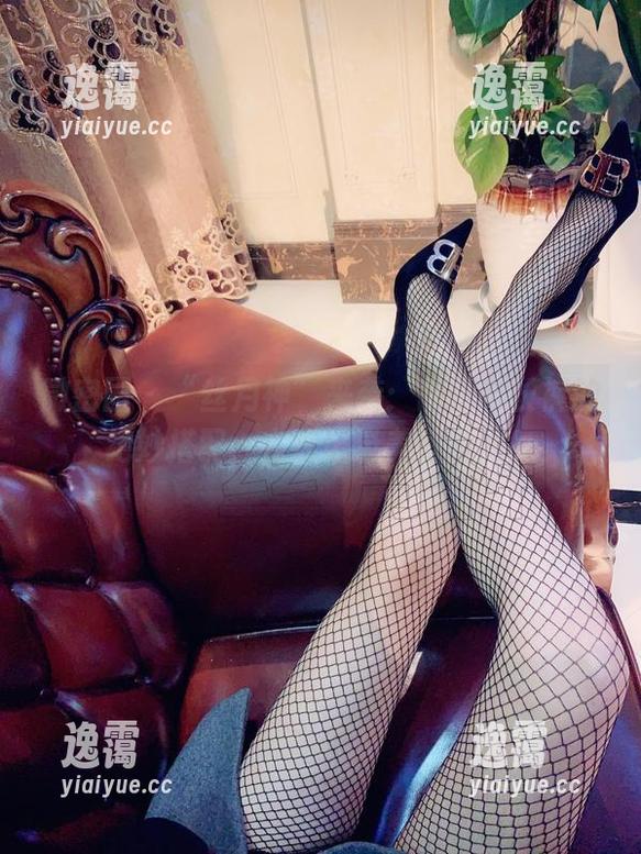微密圈 - “丝月神”来袭：高跟与长裤的绝妙搭配，在线记录美好瞬间！