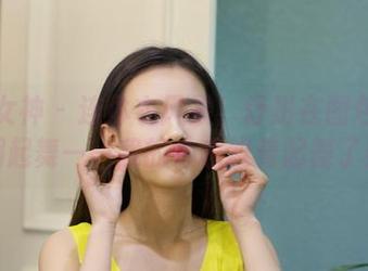 克拉女神 – 连体衣风暴！舒彤在图包里翩翩起舞——我的心也跟着起舞了！