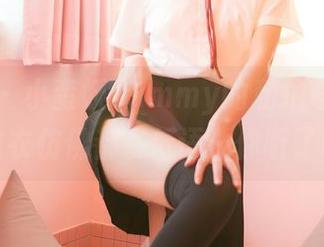 嗲囡囡 – 小蛮妖Yummy的私拍奇遇：每件内衣仿佛都在低语…你听了吗？