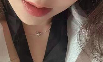 微密圈 – 奶雯与她的红色漏背裙，原图展现了夏日微风的温柔，作品里藏着无限的遐想。