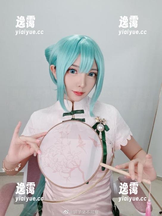 当妍子坚不可摧的圣诞节cos遇上图库资源，结果竟然是…(一场非典型的欢乐派对)！
