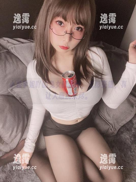 小泉学姐吖的兔女郎套图，光影交错，真让人意犹未尽。