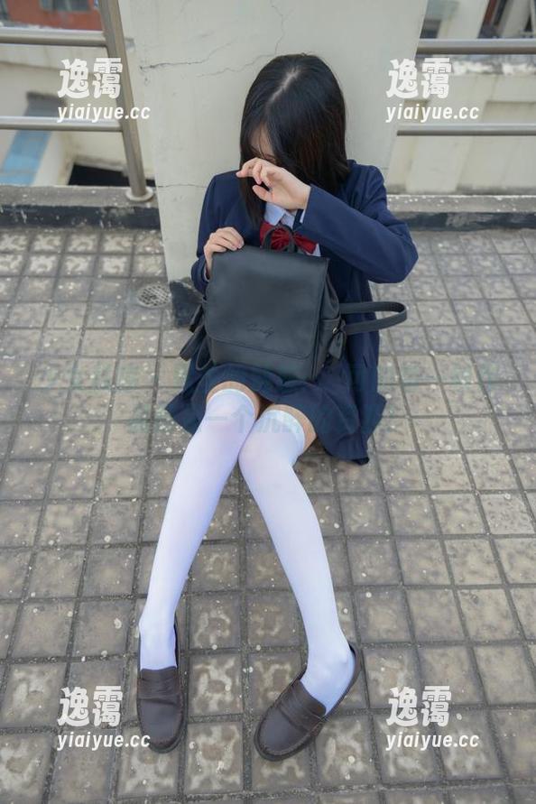 少女秩序 - 黑丝的魅惑：晞可的每一帧作品都是一个沉醉的资源！