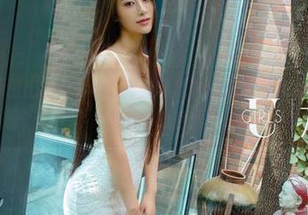 尤果网 – 原图出击，白裙齐飞：李思宁让这场写真变成了一场滑稽的时尚秀！