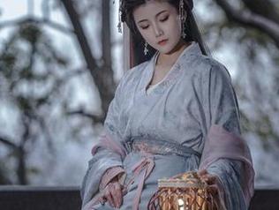 巴鲁巴鲁BaRu的毛衣写真集：穿上这件毛衣，我的生活也在逐渐毛起来！