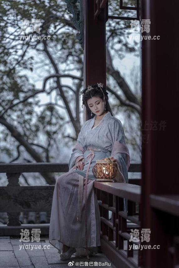 巴鲁巴鲁BaRu的毛衣写真集：穿上这件毛衣，我的生活也在逐渐毛起来！