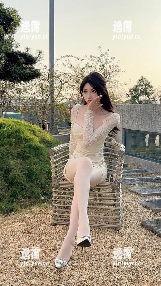 微密圈 - 把白衬衫穿出气势，徐莉芝的写真作品让人忍不住想为她打call！