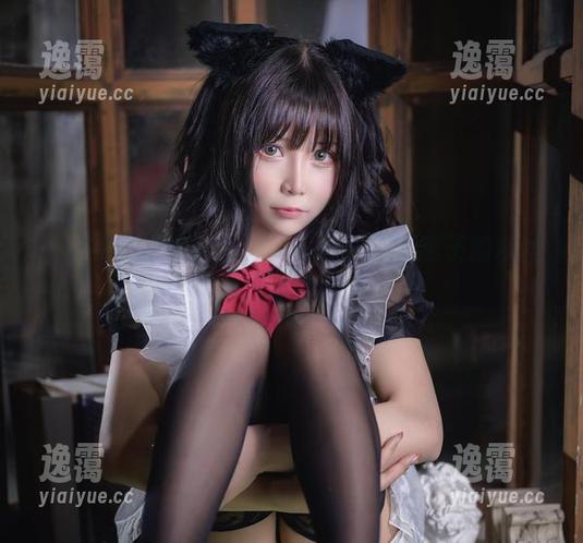 一不小心就被吸引了——最新抱走莫子的灰丝套图就在这里
