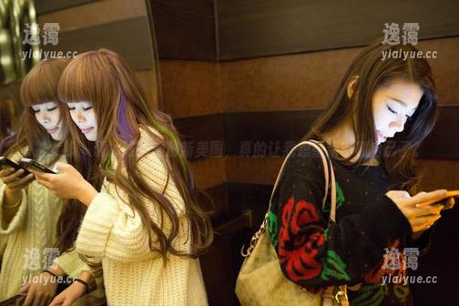 推女郎 - 谭冰眼镜的最新美图，真的让我想重新审视自己了。