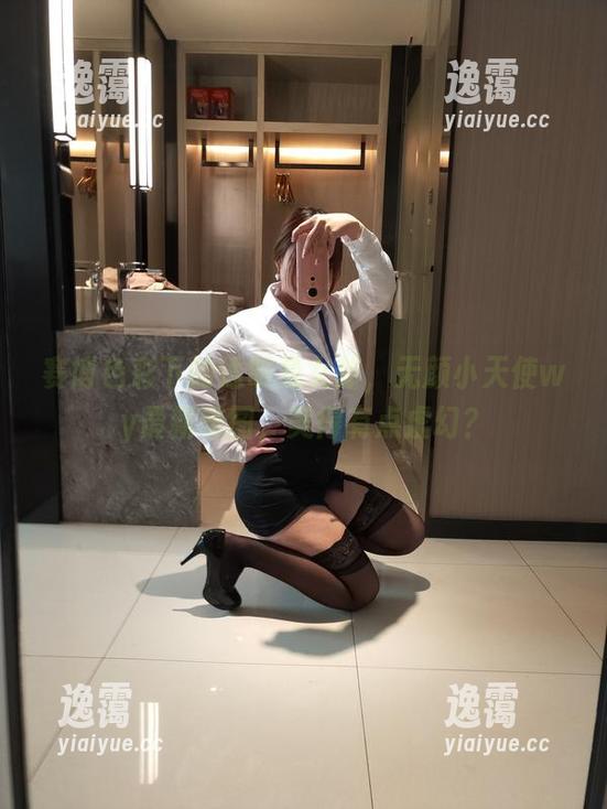 赛博色彩下的透明兔女郎，无颜小天使wy最新美图，美得有点虚幻？