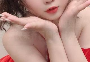 黑色旗袍出道？是依酱吖的免费珍藏合集，快来看看她的魅力！