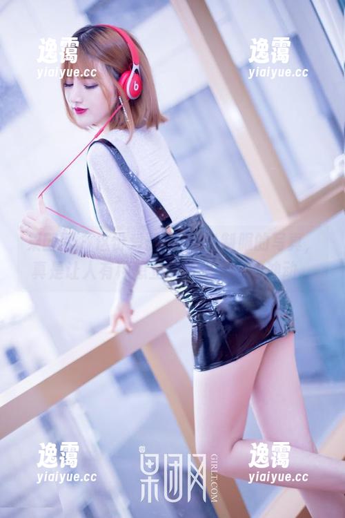 果团网 - 这份爱丽莎LISA制服的写真，真是让人有种想立刻收藏下来的冲动。