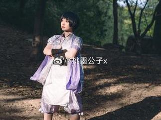 桃墨公子窗边轻舞，高清分享让人心动，那一瞬间好像时间都停了。