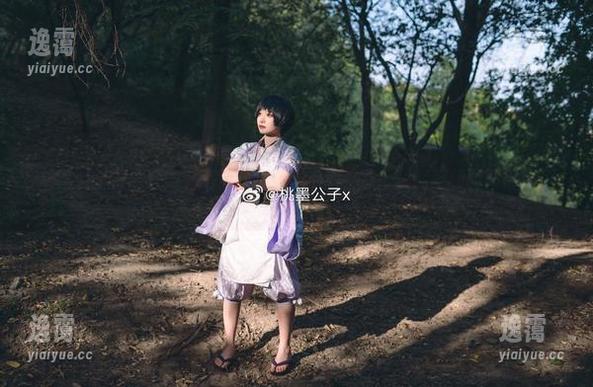 桃墨公子窗边轻舞，高清分享让人心动，那一瞬间好像时间都停了。