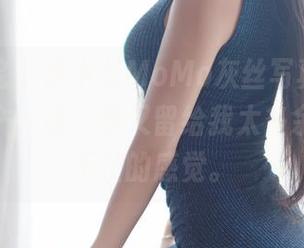 模范学院 – 伊小七MoMo灰丝写真，似乎在说出一些话，却又留给我太多余韵，抓不住的感觉。