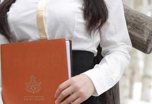 模范学院 – 花嫁分享，看到杨可可coco的这组，婚礼好像也可以不那么‘严肃’！