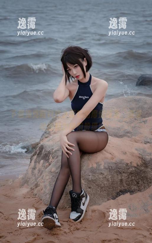 下载海克斯科技小蛋糕的靡烟图集，感受她的魅力如烟般缥缈！