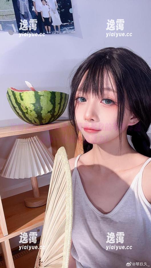 清青琴玖 定制你的校园青春,清青琴玖的写真作品让每一帧都漫溢活力!