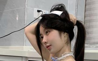 微密圈 – 在校园漫步：火龙果羊的写真合集，她用镜头记录青春的每一个瞬间！