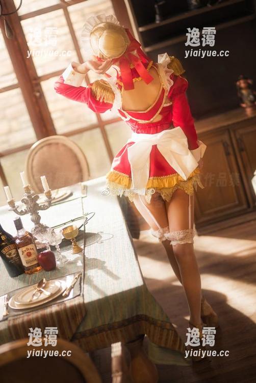 爱老师phd 从保时捷女郎到爱老师phd,写真作品集里的不速之客