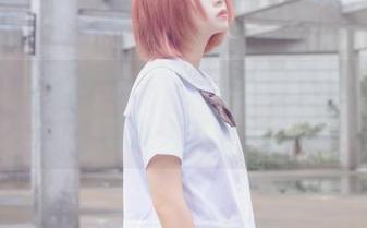 在线！看看疯猫ss化身黑毛衣少女，原图真让人沉醉。