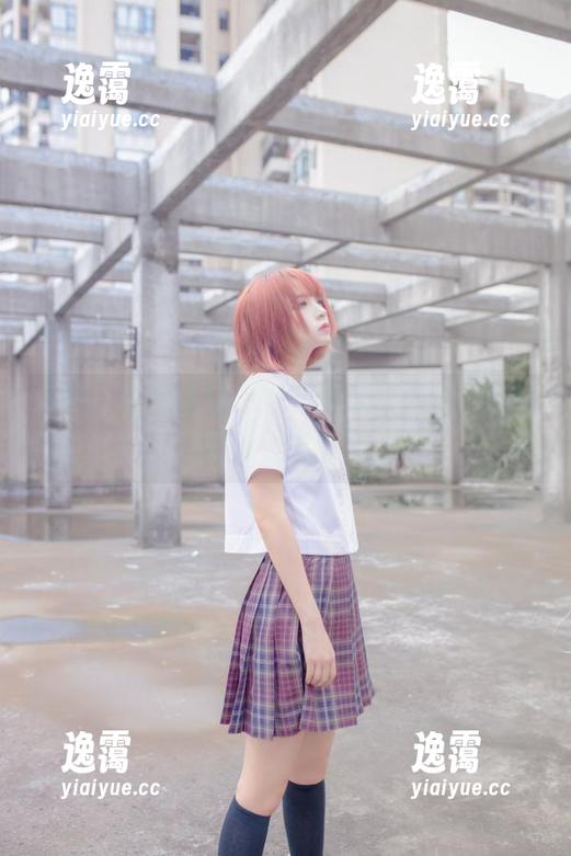 在线！看看疯猫ss化身黑毛衣少女，原图真让人沉醉。