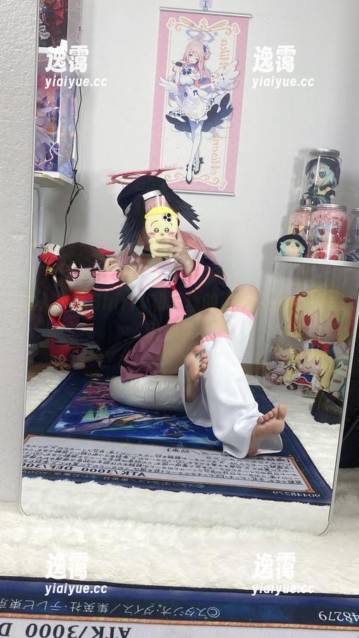 白栎Shirly 进入白栎Shirly和黑丝的世界,免费图片带你飞!