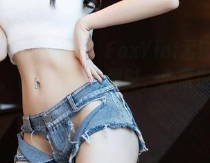 秀人网 – 全新视角：FoxYini孟狐狸的校服原图，最新更新的同时，心情也变得轻松了