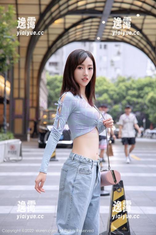 秀人网 - KOKO可可的透明图集——这份美好让人不由自主地想要靠近，却又不想打扰她的静谧。