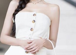 秀人网 – 任莹樱Jenny说：豹纹是她的神秘盾牌，试试看这张写真能不能劈开你的心！