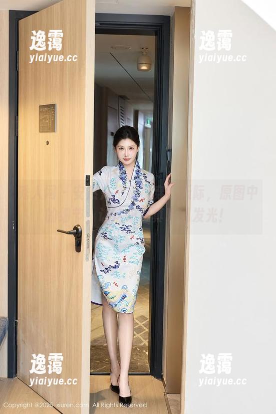 秀人网 - 安然儿把棉袜穿出天际，原图中的细节，让这组写真瞬间发光！